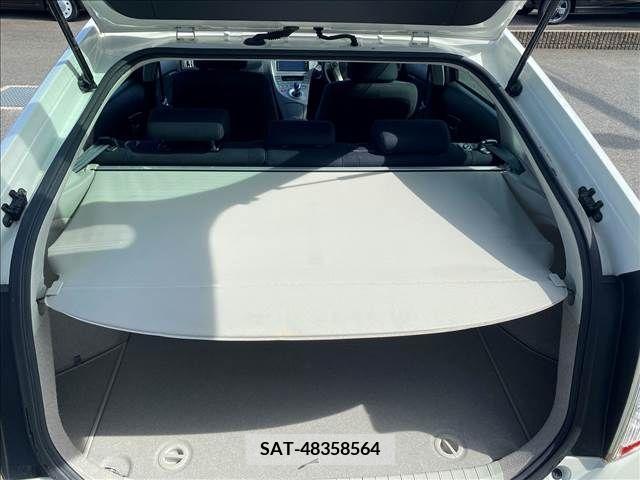 Toyota PRIUS 2015-10 328173-7