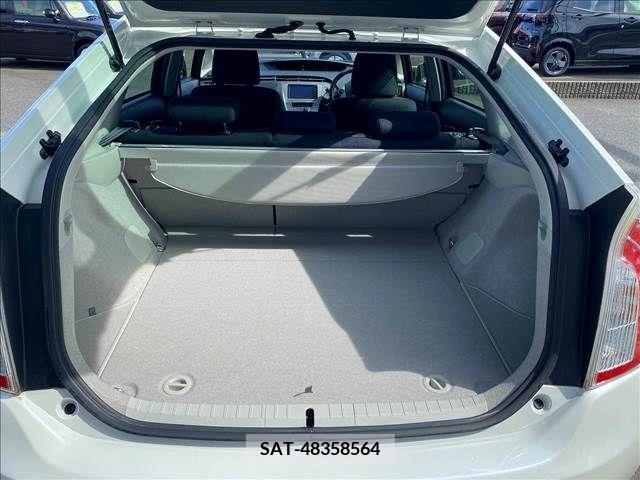 Toyota PRIUS 2015-10 328173-5