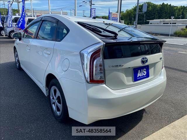 Toyota PRIUS 2015-10 328173-2