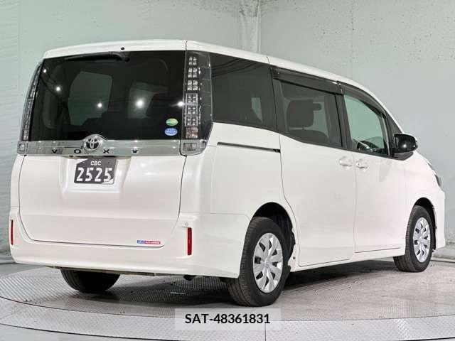Toyota VOXY 2014-02 288898-8