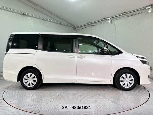 Toyota VOXY 2014-02 288898-7
