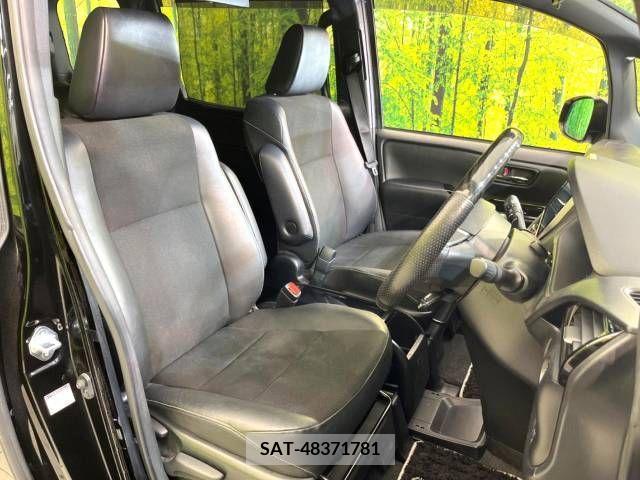 Toyota NOAH 2018-11 205409-8