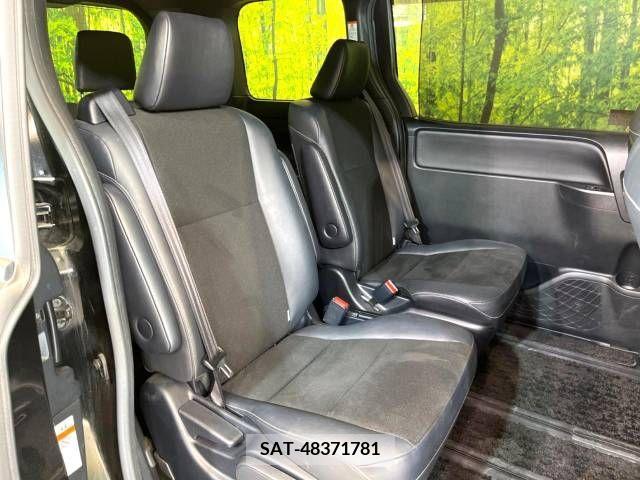 Toyota NOAH 2018-11 205409-9