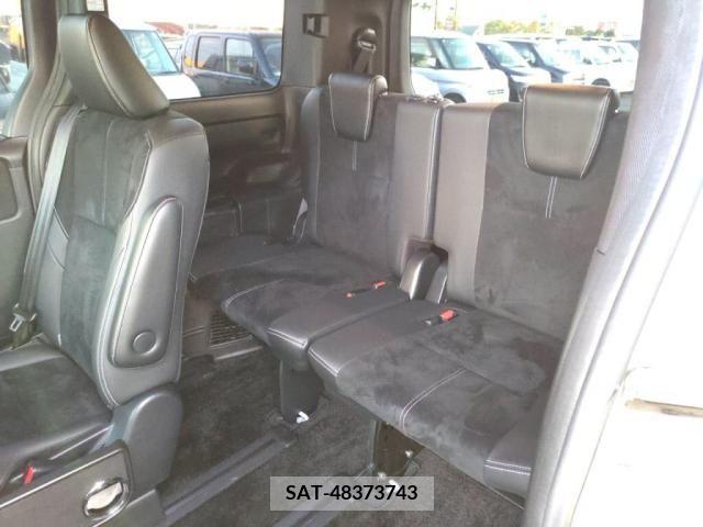Toyota NOAH 2016-12 256056-11