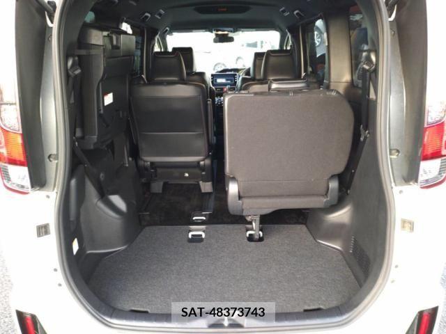 Toyota NOAH 2016-12 256056-13