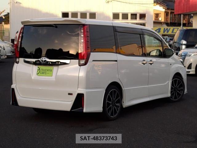Toyota NOAH 2016-12 256056-1