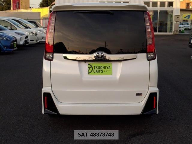 Toyota NOAH 2016-12 256056-18