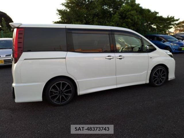Toyota NOAH 2016-12 256056-17