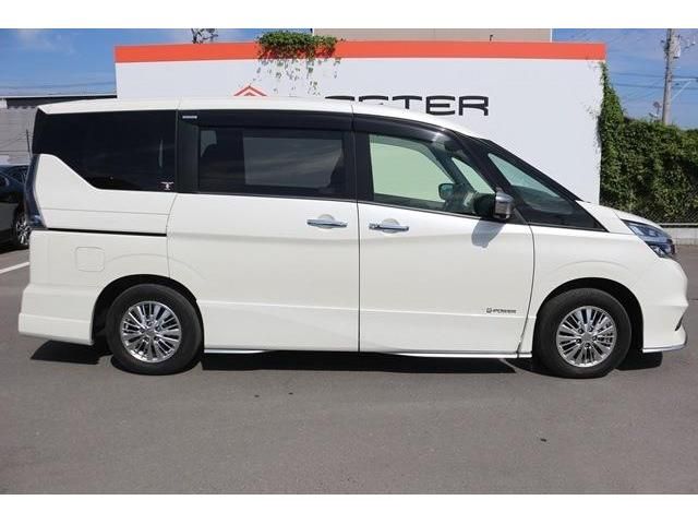Nissan SERENA 2018-03 11705-2