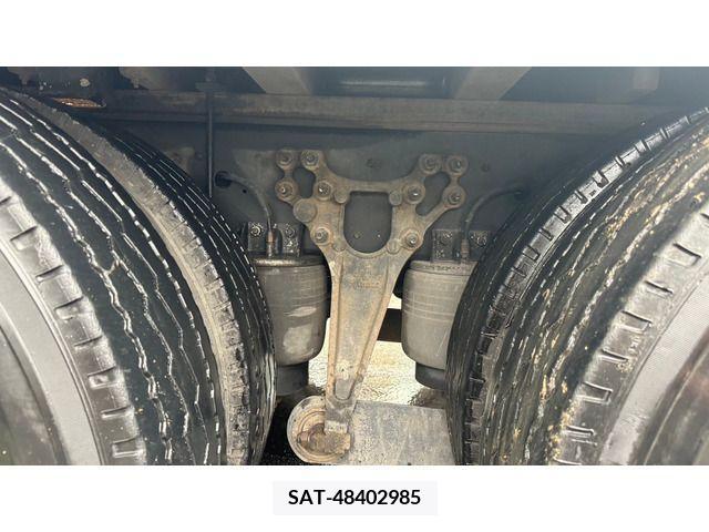 Nissan QUON 2014-06 388633-17