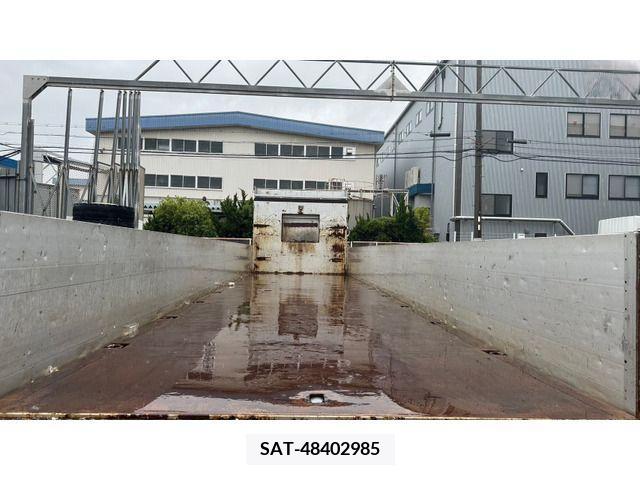 Nissan QUON 2014-06 388633-7