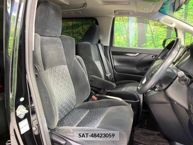 Toyota VELLFIRE 2015-07 369689-8