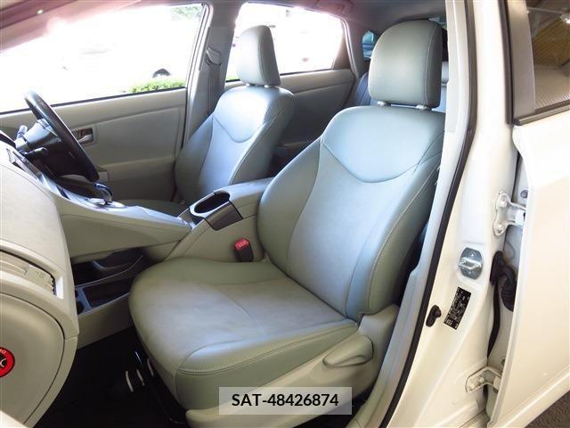 Toyota PRIUS 2013-10 385185-11