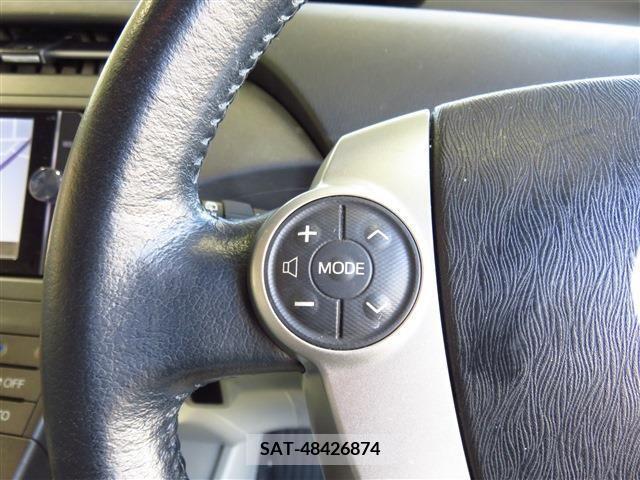 Toyota PRIUS 2013-10 385185-7
