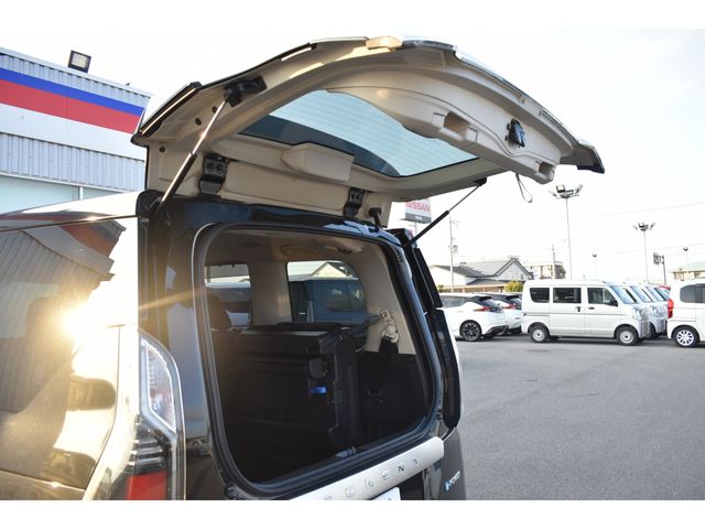 Nissan SERENA 2019-05 25304-27