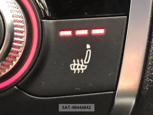 Audi Q2 2018-08 318000-5