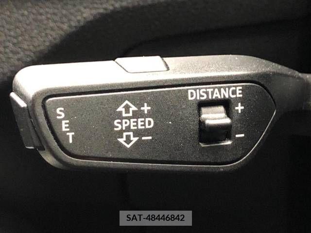 Audi Q2 2018-08 318000-3