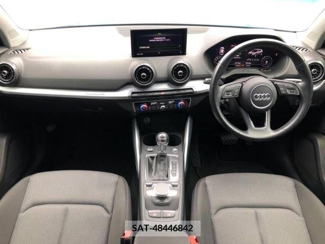 Audi Q2 2018-08 318000-1
