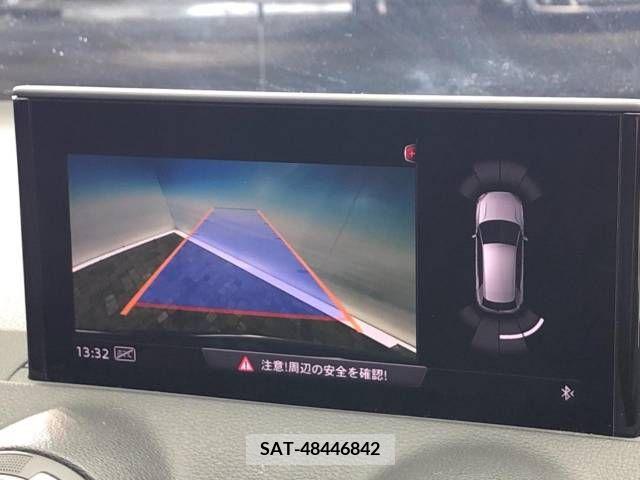 Audi Q2 2018-08 318000-6
