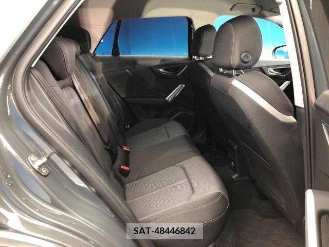 Audi Q2 2018-08 318000-9
