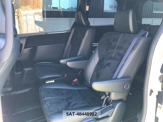 Toyota VOXY 2017-01 344796-18
