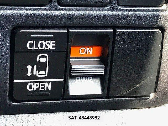 Toyota VOXY 2017-01 344796-10