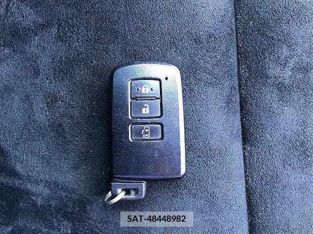 Toyota VOXY 2017-01 344796-23