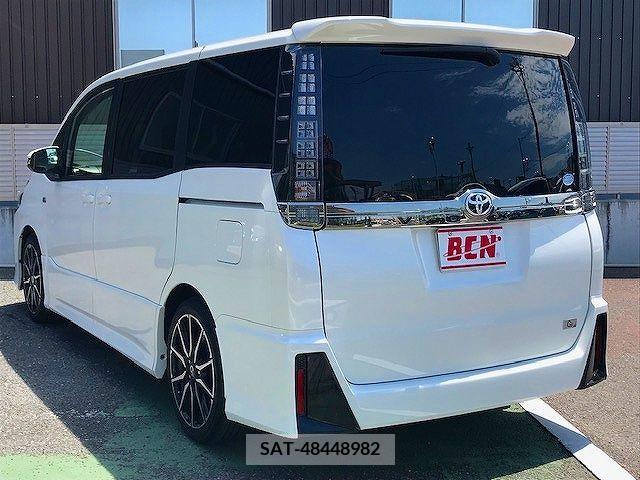 Toyota VOXY 2017-01 344796-8