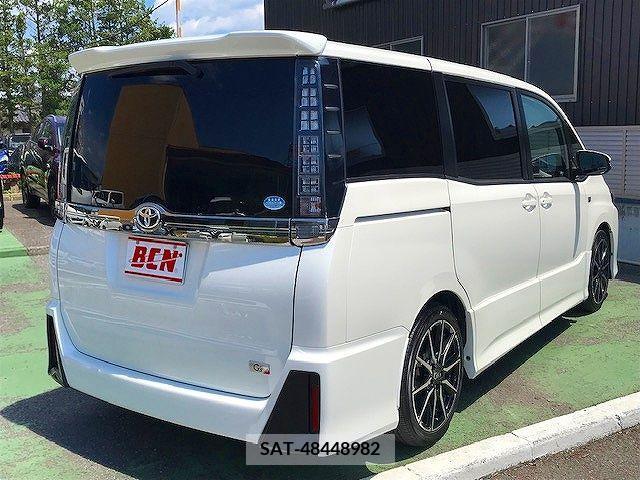 Toyota VOXY 2017-01 344796-2