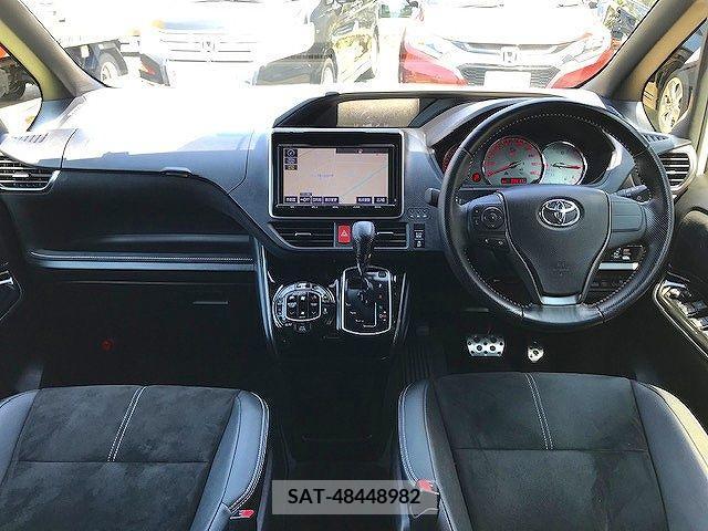 Toyota VOXY 2017-01 344796-1