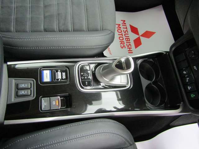 Mitsubishi OUTLANDER PHEV 2020-04 192001-16