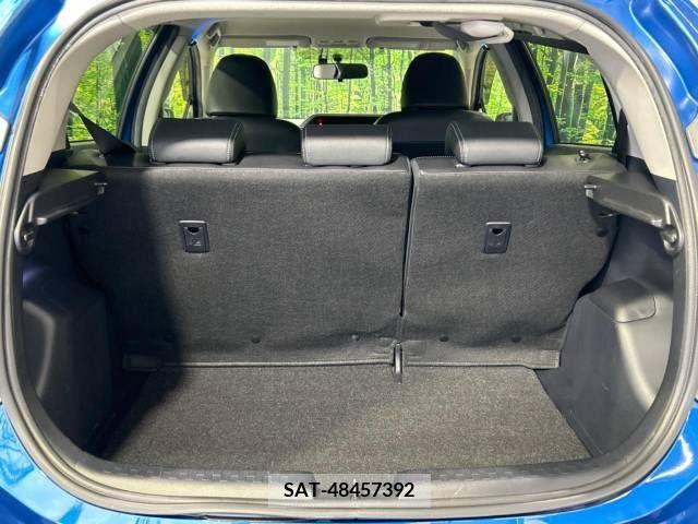 Toyota AQUA 2013-09 389333-10