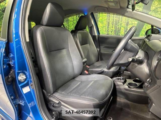 Toyota AQUA 2013-09 389333-8