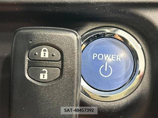 Toyota AQUA 2013-09 389333-4