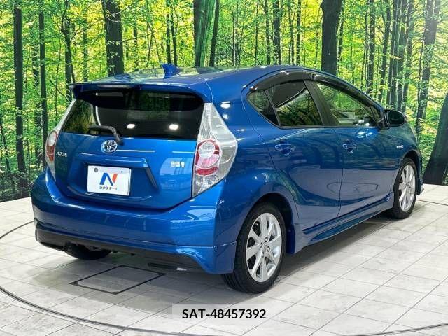 Toyota AQUA 2013-09 389333-17