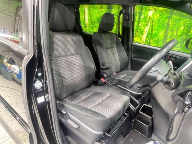 Toyota NOAH HYBRID 2017-10 196255-9