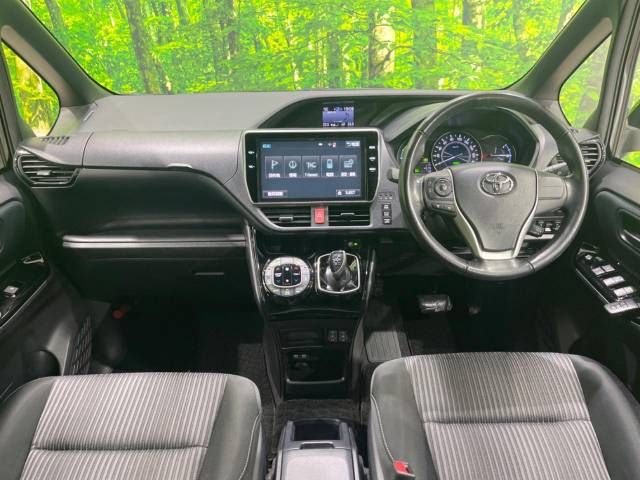Toyota NOAH HYBRID 2017-10 196255-1