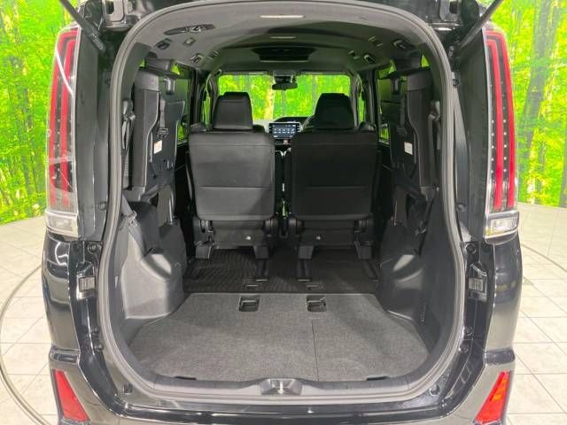 Toyota NOAH HYBRID 2017-10 196255-12