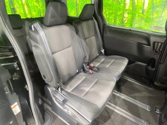 Toyota NOAH HYBRID 2017-10 196255-10