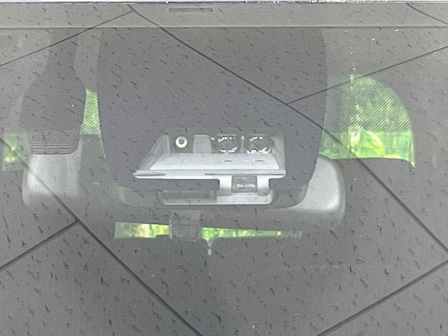 Toyota NOAH HYBRID 2017-10 196255-2