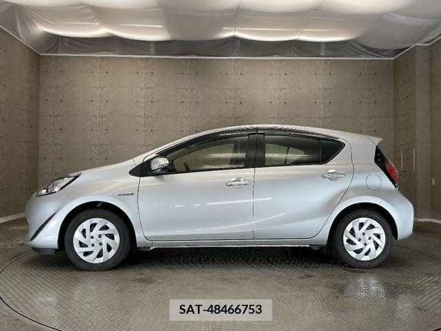 Toyota AQUA 2017-12 261037-7