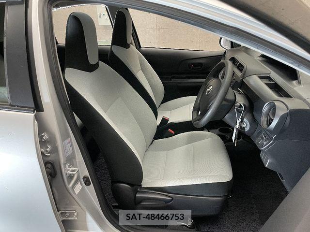 Toyota AQUA 2017-12 261037-8
