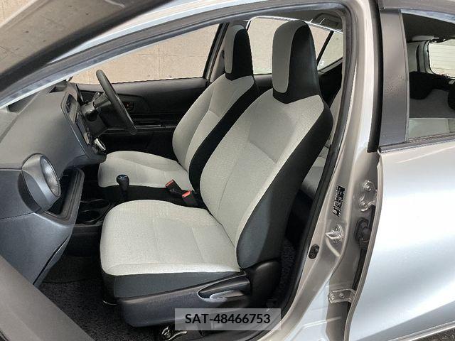 Toyota AQUA 2017-12 261037-10