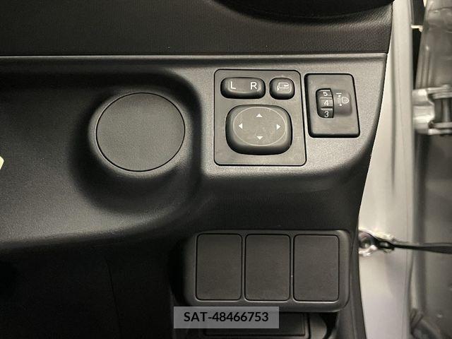 Toyota AQUA 2017-12 261037-21