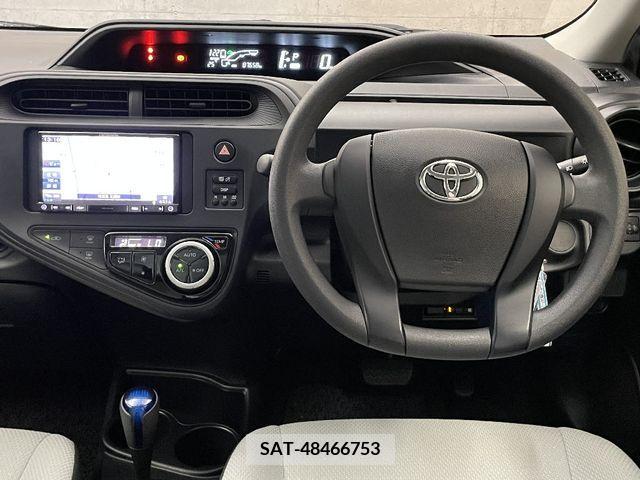 Toyota AQUA 2017-12 261037-1