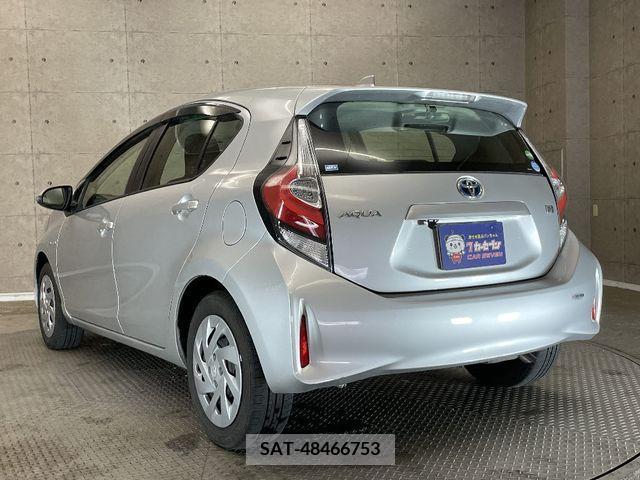 Toyota AQUA 2017-12 261037-2