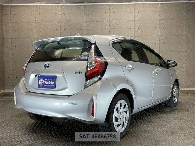 Toyota AQUA 2017-12 261037-3