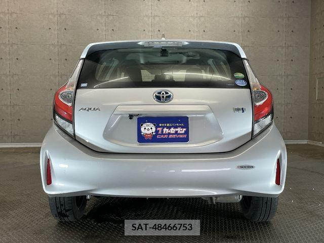 Toyota AQUA 2017-12 261037-5