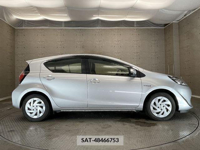 Toyota AQUA 2017-12 261037-6