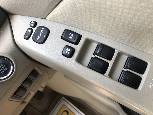 Toyota ISIS 2013-07 20891-11